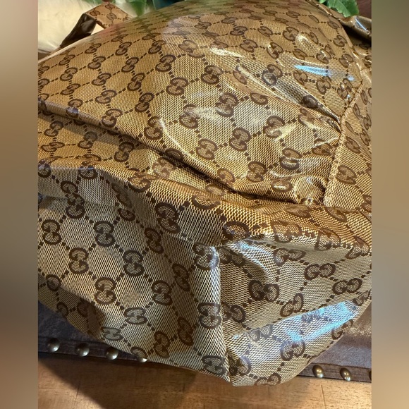 Gucci GG Supreme Canvas Shopper with Vintage Gold Medallion - Picture 10 of 16